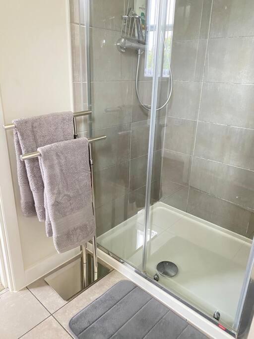 4-Room Detached Furnished Home With Parking Leicester Zewnętrze zdjęcie